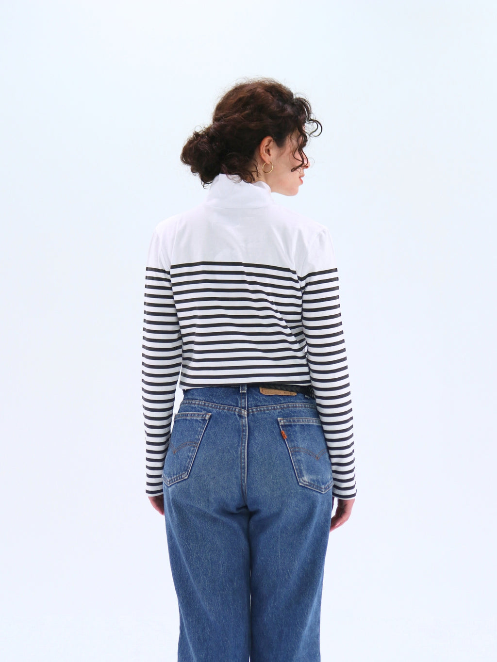 Lip Embroidered High-Neck Border Top
