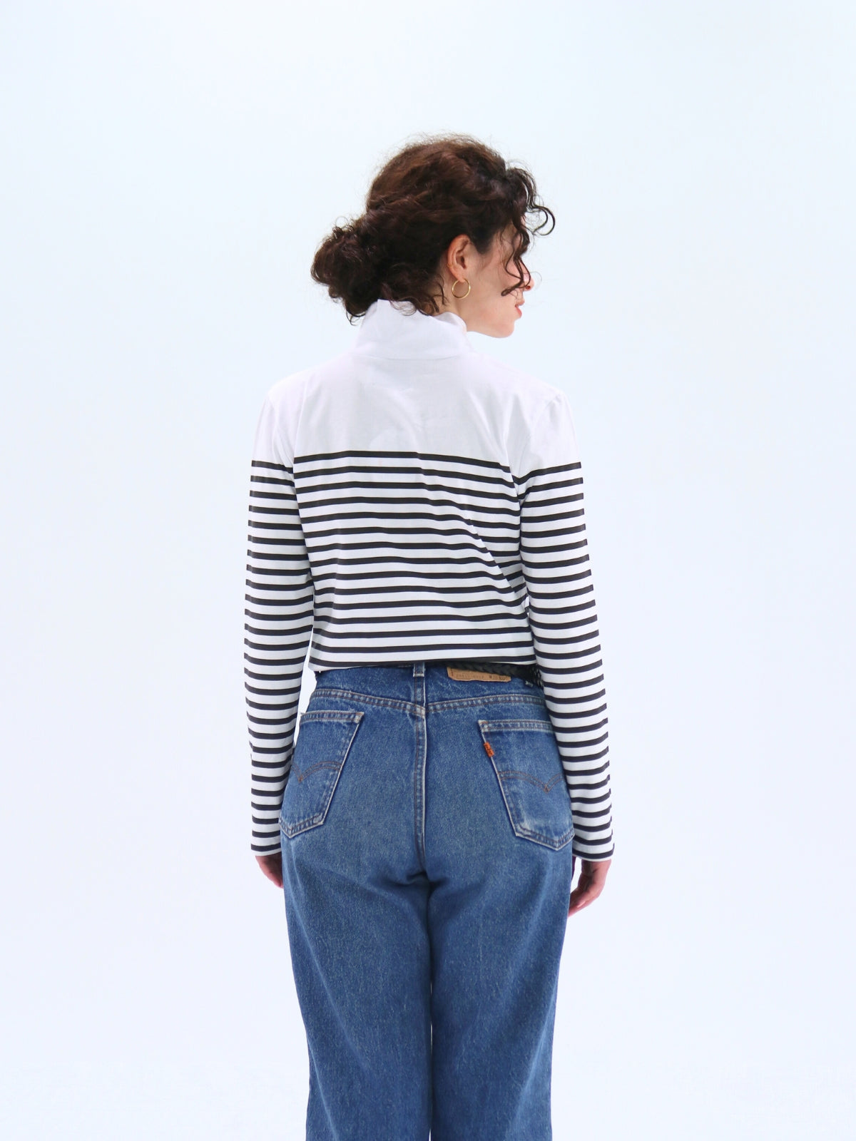 Lip Embroidered High-Neck Border Top