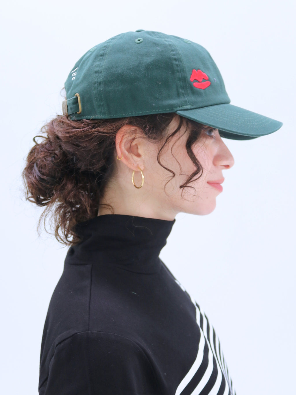 Lip Embroidered Cap