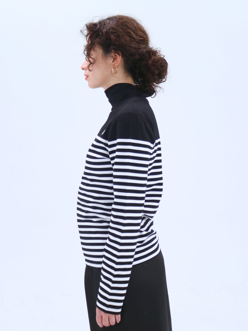 Lip Embroidered High-Neck Border Top