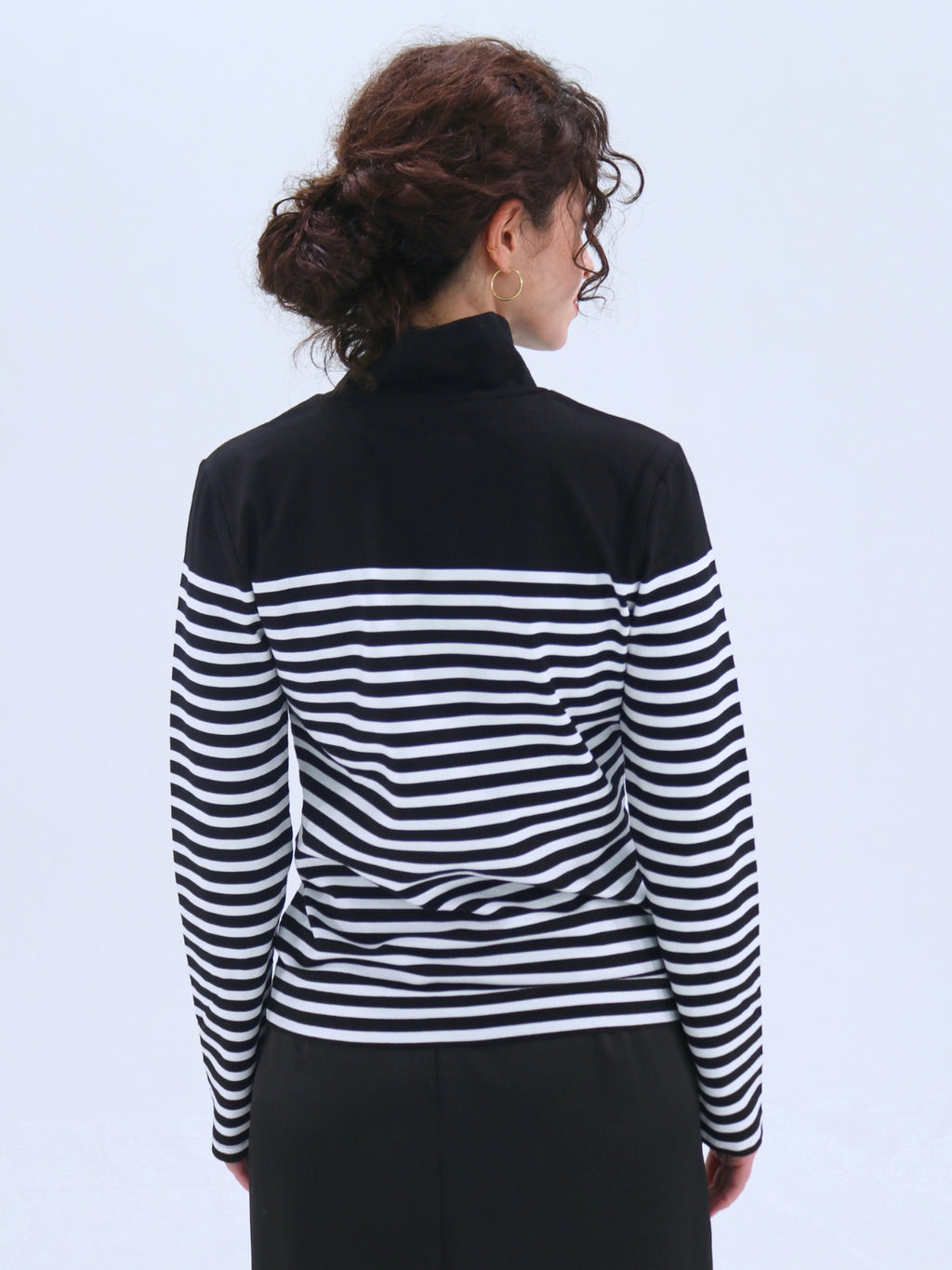 Lip Embroidered High-Neck Border Top