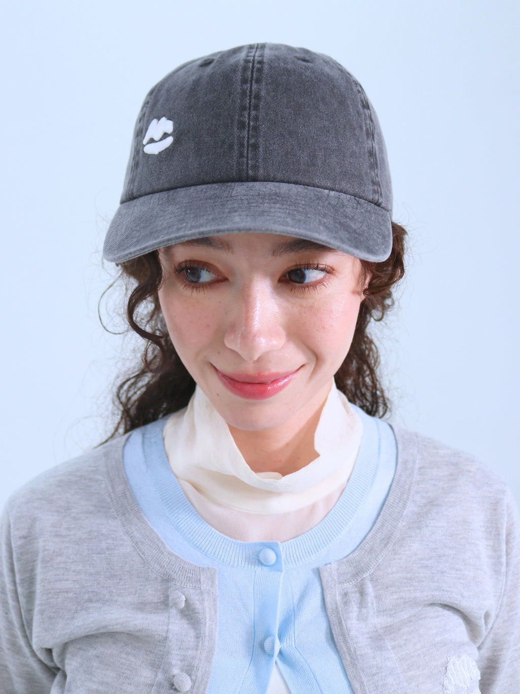 Lip Embroidered Cap