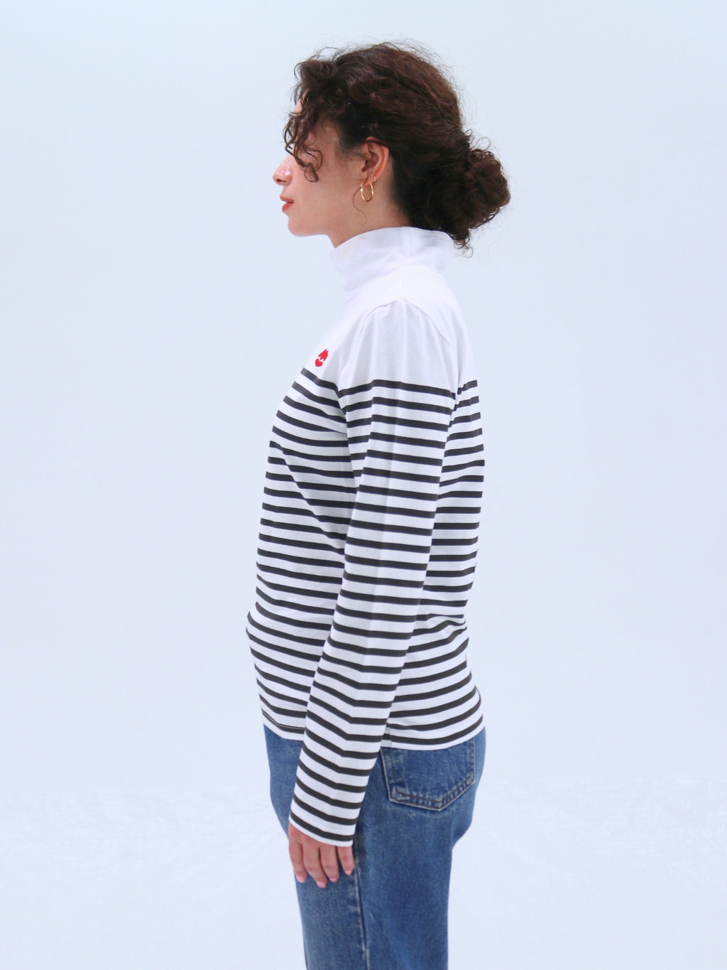 Lip Embroidered High-Neck Border Top