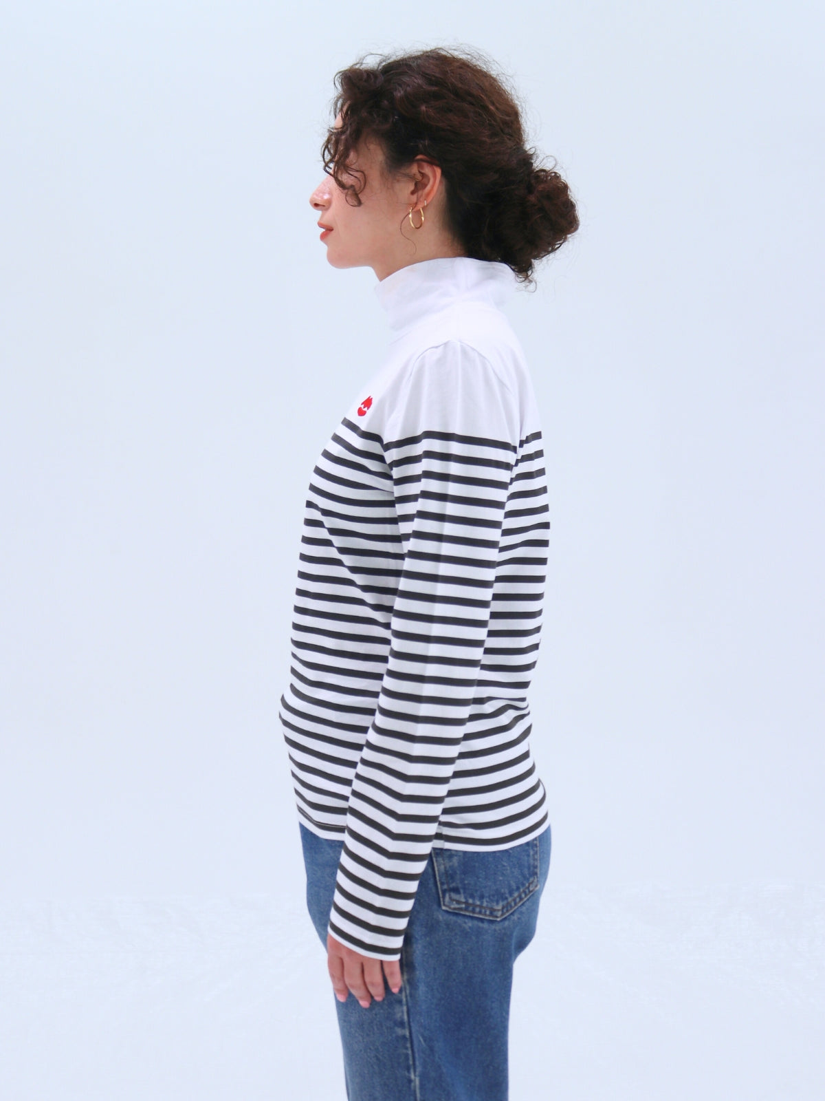 Lip Embroidered High-Neck Border Top