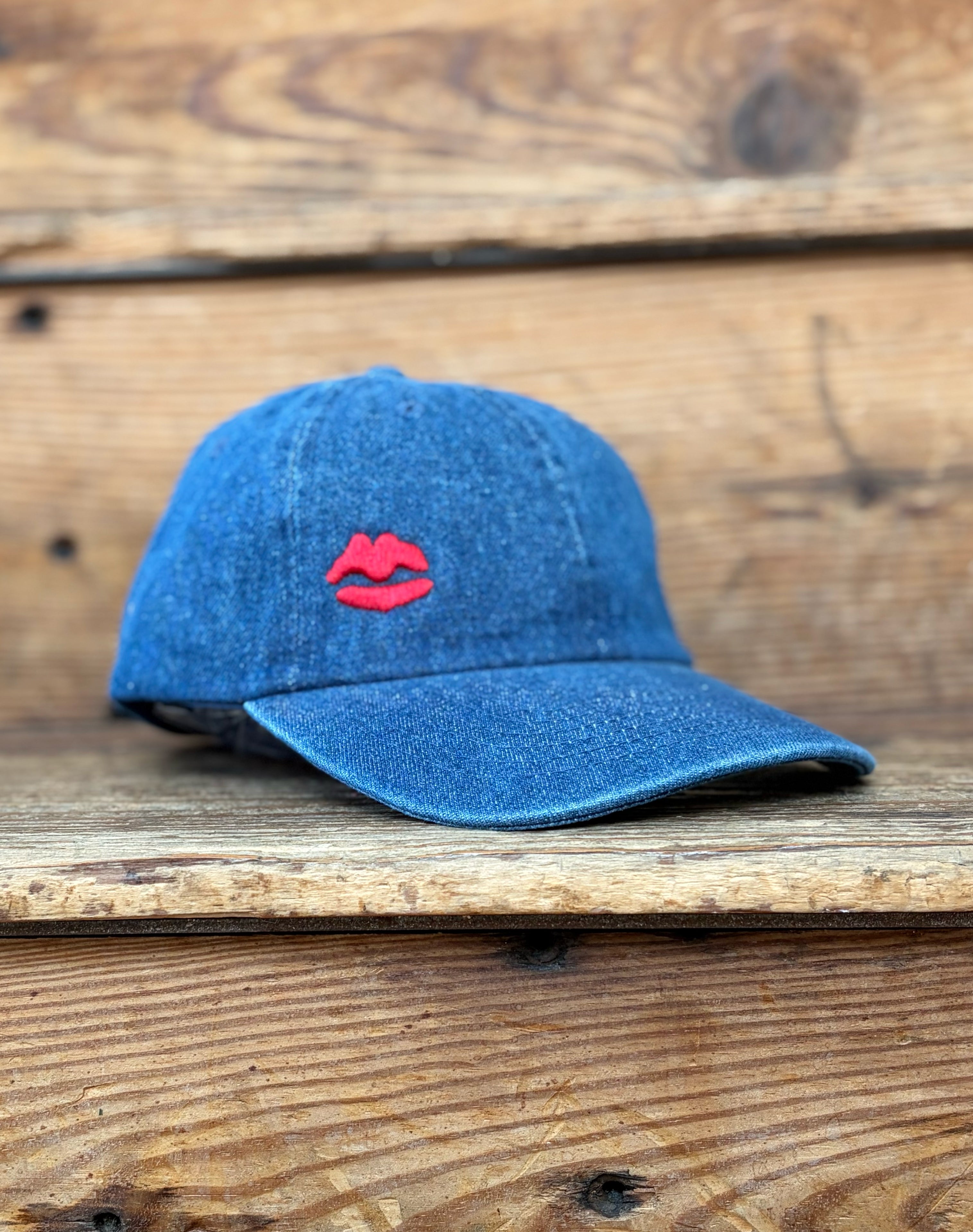 Lip Embroidered Cap